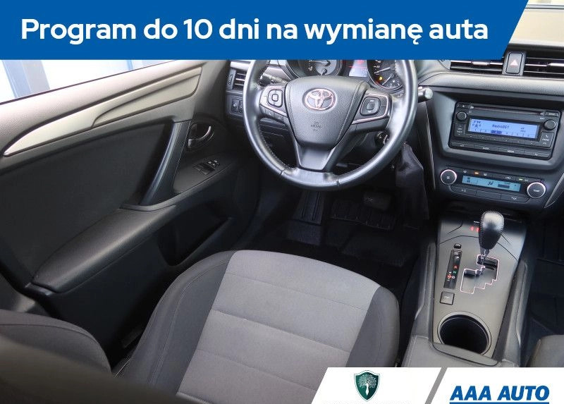 Toyota Avensis cena 60000 przebieg: 69240, rok produkcji 2016 z Chmielnik małe 191